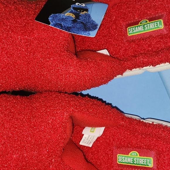 Sesame Street Elmo Red Slippers Women's Small NWT - Picture 4 of 6